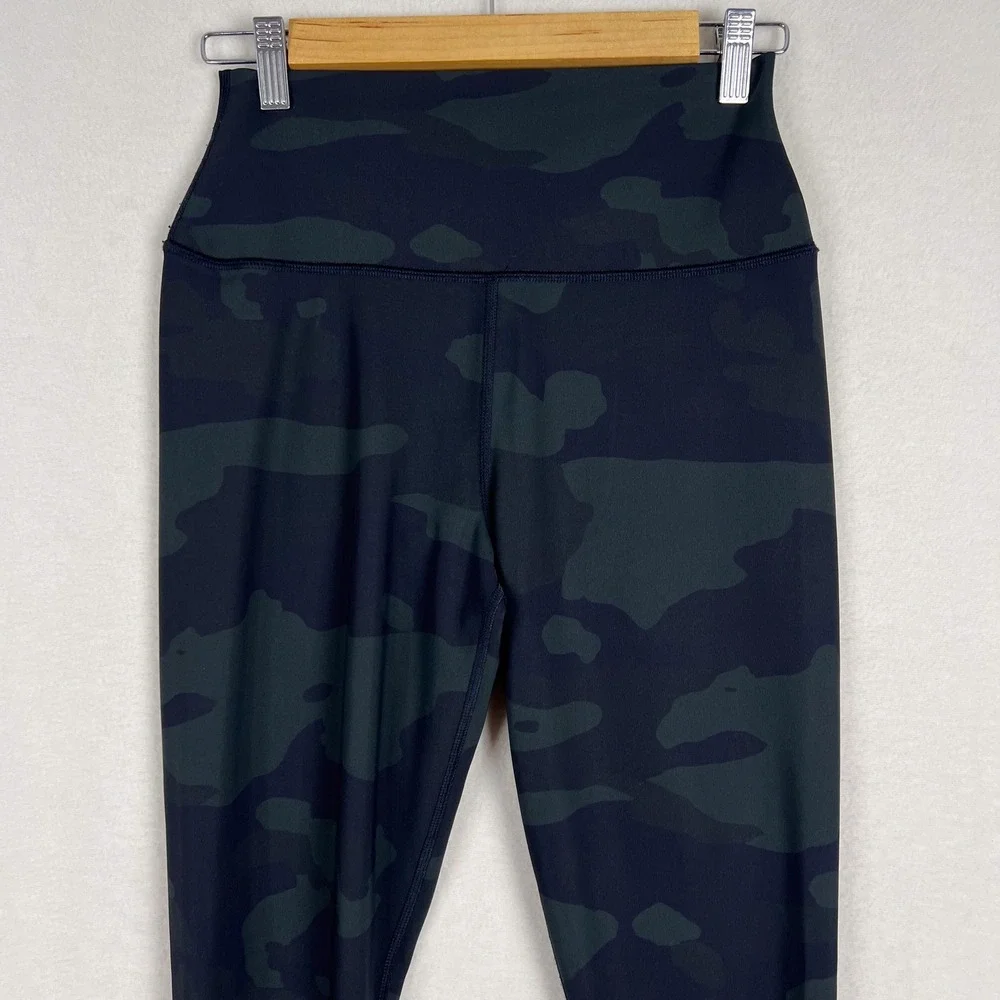 Alo Yoga Vapor High Waist Leggings in Hunter Camo Size Medium